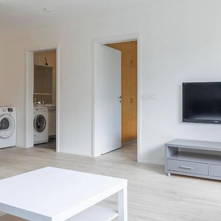 Cozy Apartment In อาคูเรย์รี ภายนอก รูปภาพ