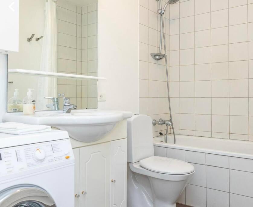 Cozy Apartment In อาคูเรย์รี ภายนอก รูปภาพ