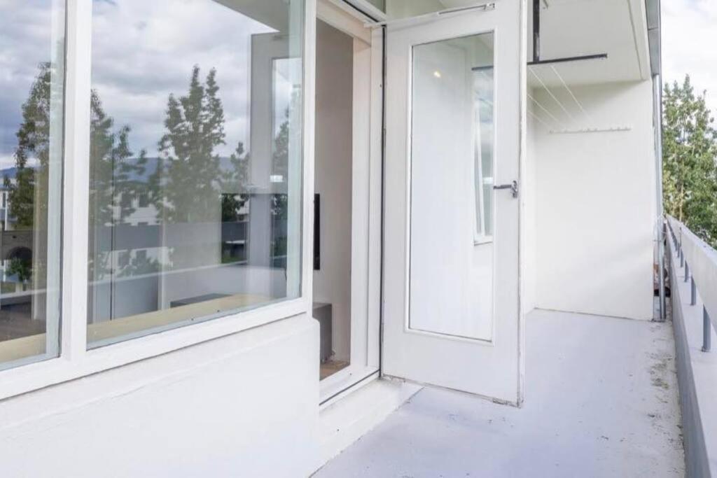 Cozy Apartment In อาคูเรย์รี ภายนอก รูปภาพ